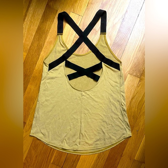 Nike Dri-Fit Women’s Strappy Tank Top Size Small - Picture 2 of 6